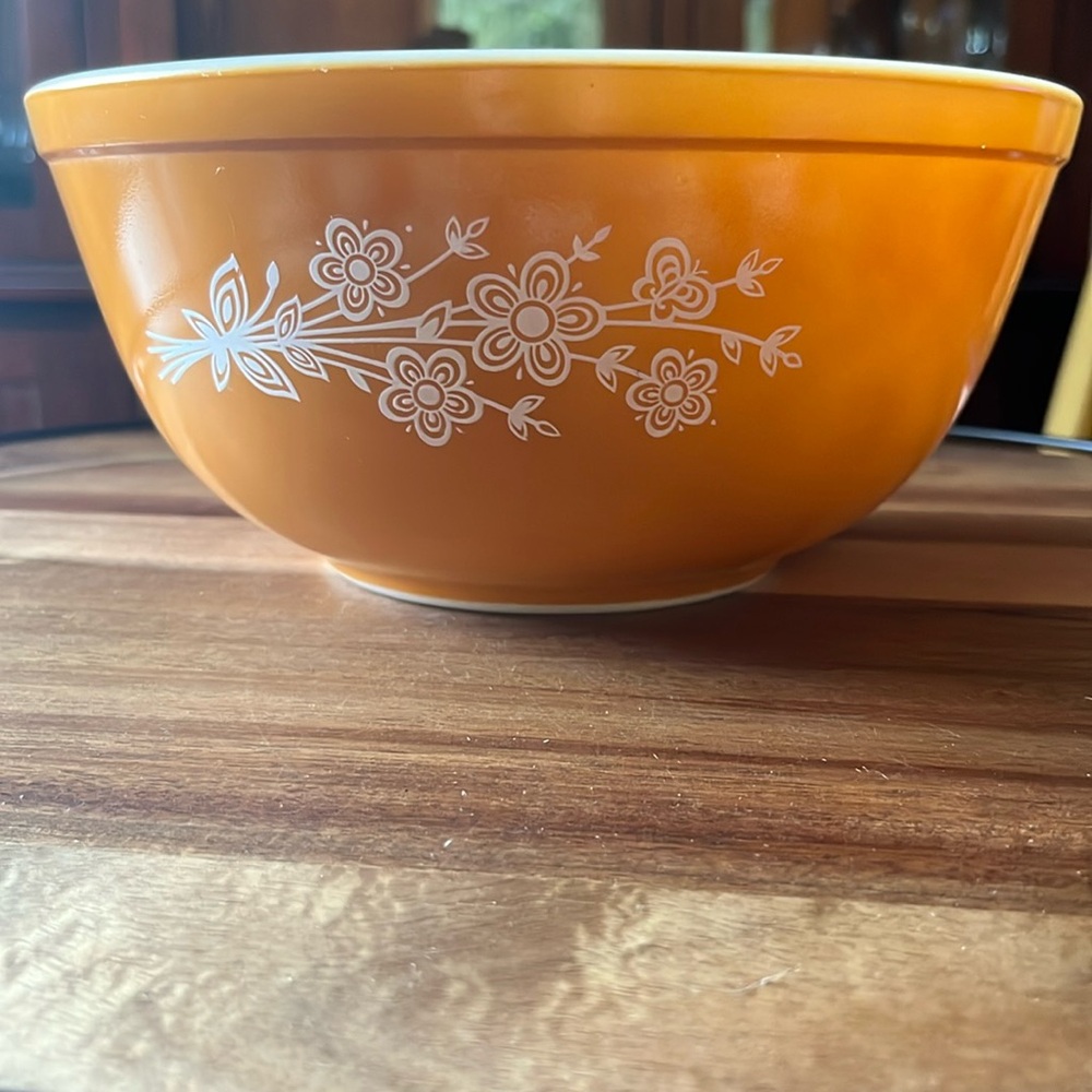 RARE Vintage Pyrex Butterfly Gold Mixing/Nesting Bowl - 403- 2.5 Qt.- Redesigned